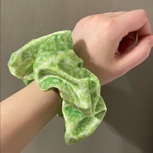 XL Green Tie-Dye Scrunchie